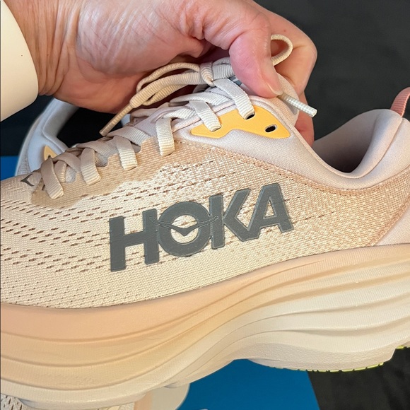 New never worn Hoka Women’s 7.5B Bondi 8 Sneakers Orange Peach, Gray, & Orange - Picture 11 of 11